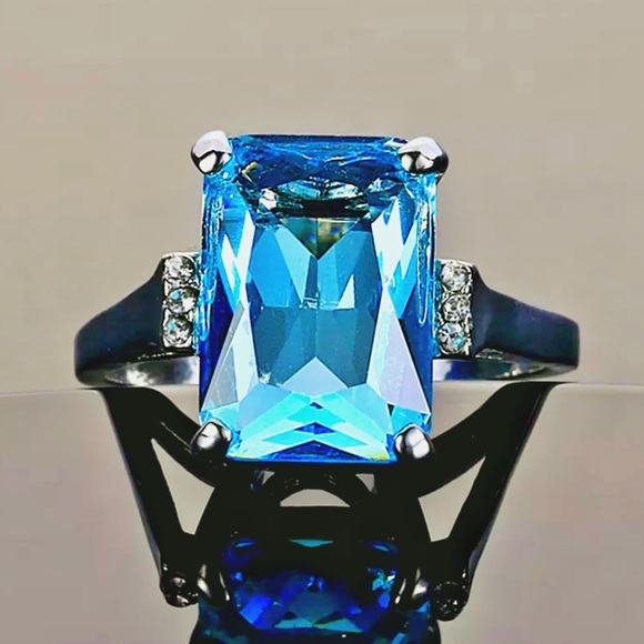 NWT 10mm X 14mm Swiss Blue Topaz & CZ Rectangular Emerald Cut Cocktail Ring - Picture 3 of 6